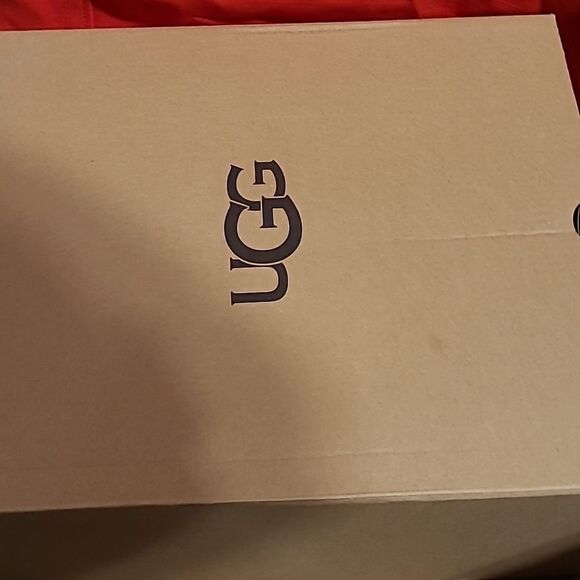 Beautiful UGG Slip Ons NWT Size 12 - Picture 5 of 7